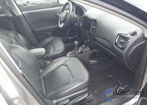 2018 Jeep Compass Limited 4X4 z USA, uszkodzony, nr VIN 3C4NJDCB9JT135960